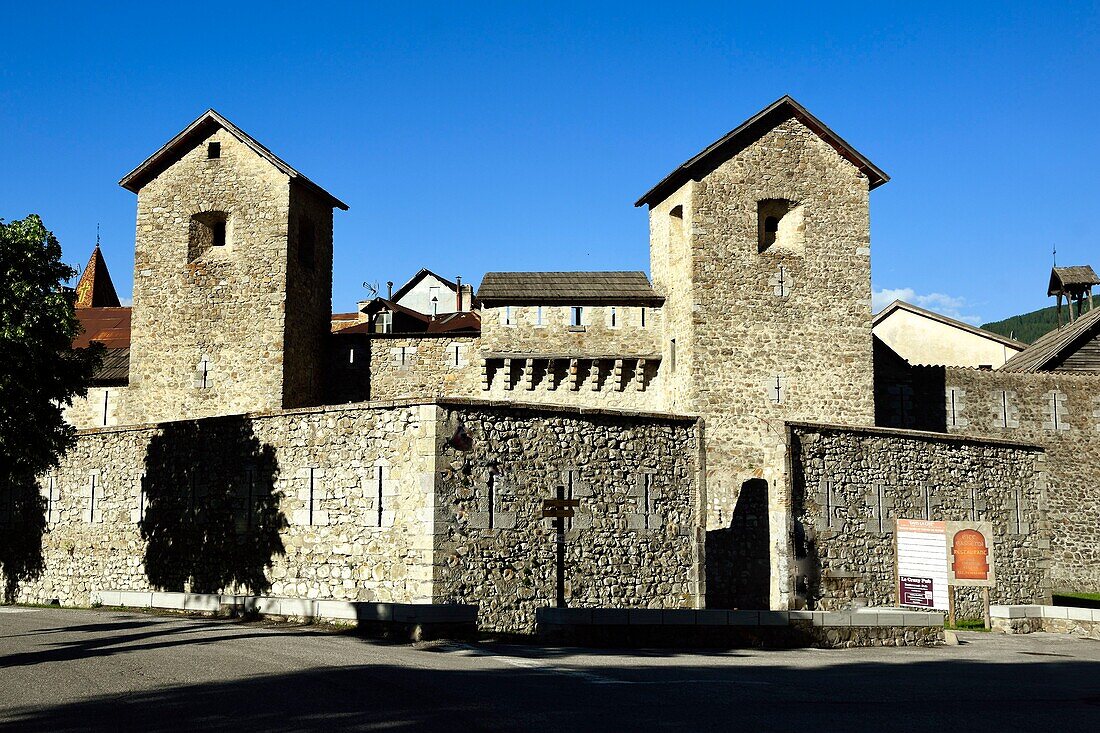 Frankreich, Alpes de Haute Provence, Parc National du Mercantour und Vallee du Haut Verdon, Colmars les Alpes, von Vauban im späten 17. Jahrhundert befestigt, Außenmauer der Porte de Savoie