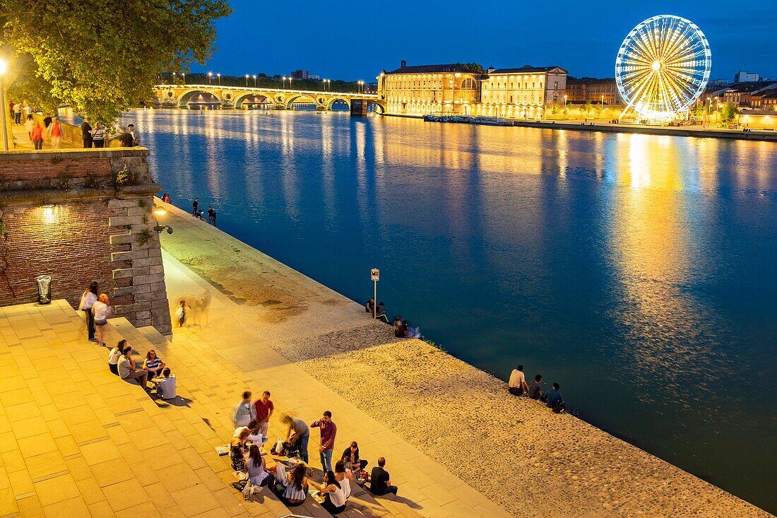 Frankreich, Haute Garonne, Toulouse, die Docks der Garonne mit der Grande Roue und dem Hotel Dieu Saint Jacques