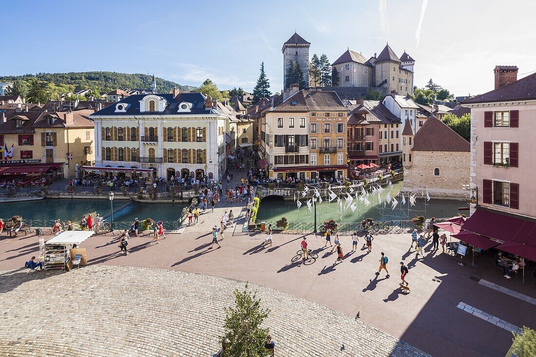 Frankreich, Haute Savoie, Annecy, die Altstadt, Quai Perriere am Thiou-Ufer und das Musee Château (Schlossmuseum)Altstadt am Thiou-Ufer, ehemalige Gefängnisse Palais de l'Isle und die Isle Quays