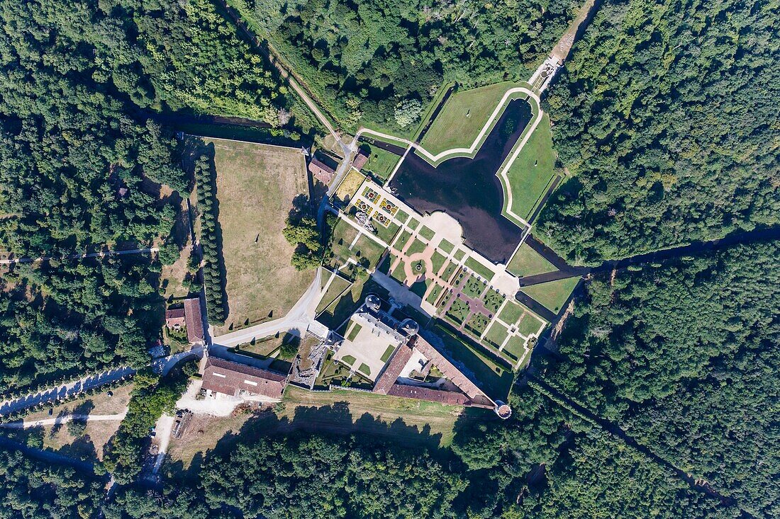 Frankreich, Charente Maritime, St Porchaire, Schloss La Roche Courbon (Luftaufnahme)