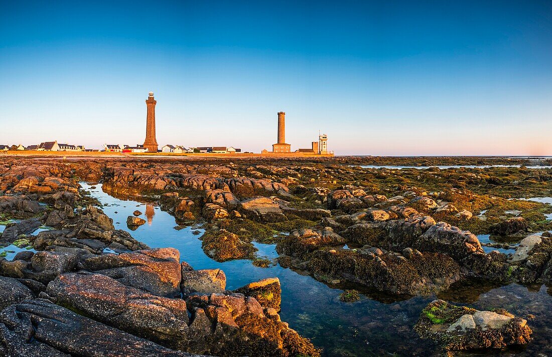 Frankreich, Finistere, Penmarc'h, Pointe de Penmarc'h, Leuchttürme Penmarc'h und Eckmuhl und das Semaphor