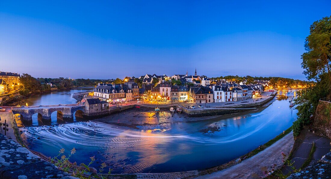 France, Morbihan, Gulf of Morbihan, Auray, Saint Goustan harbour and the old Saint Goustan bridge