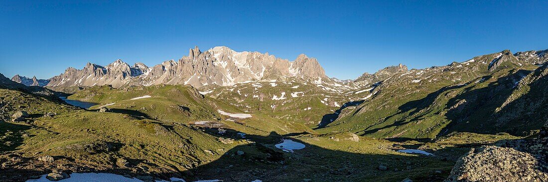 Frankreich, Hautes Alpes, Nevache, La Clarée Tal, Langer See (2387m) mit dem Cerces Massiv im Hintergrund (3093m)