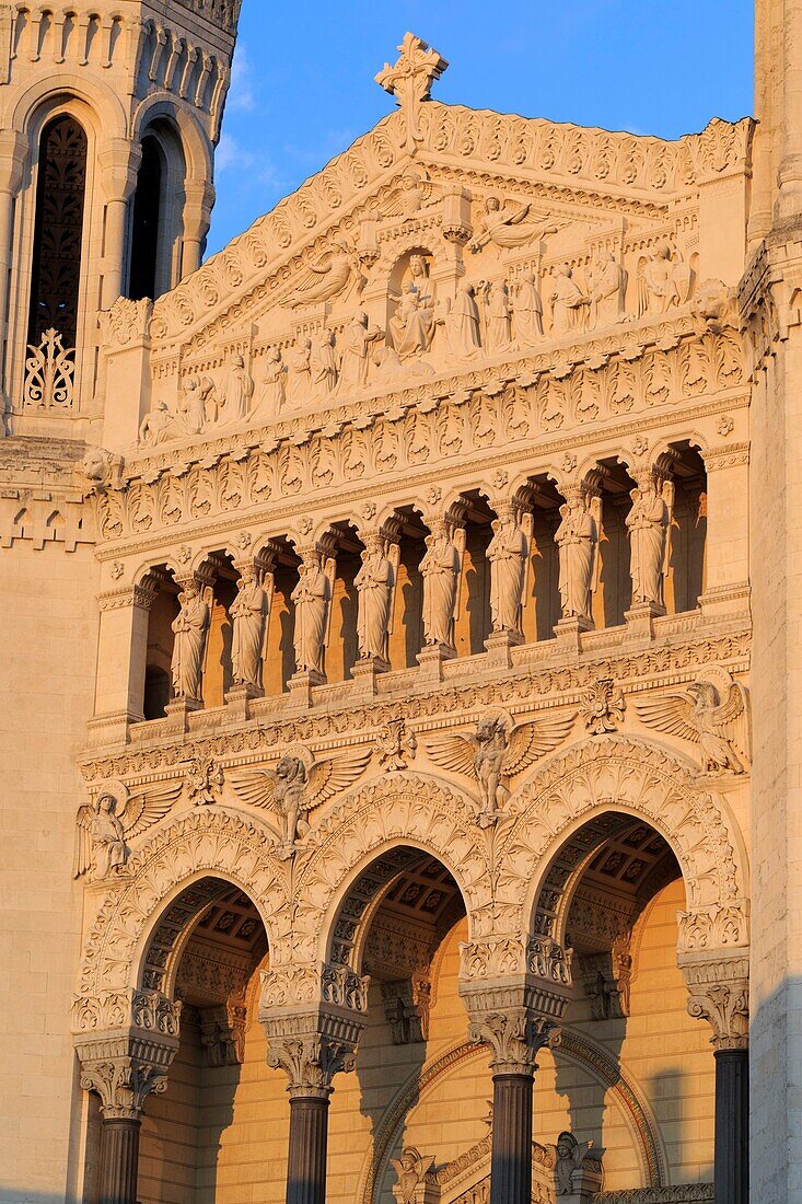 Frankreich, Rhone, Lyon, 5. Arrondissement, Fourvière-Viertel, Basilika Notre Dame de Fourvière (19. Jahrhundert), denkmalgeschützt, UNESCO-Weltkulturerbe