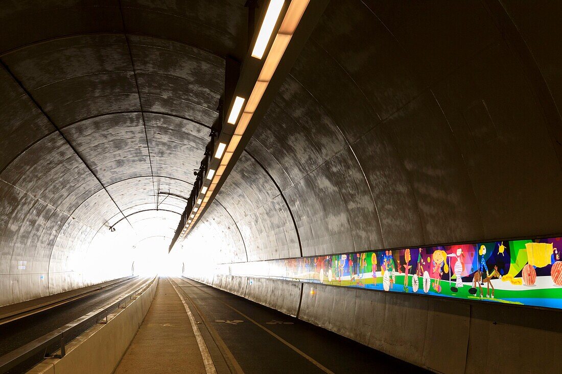 Frankreich, Rhône, Lyon, 4. Arrondissement, Stadtteil Le Plateau von La Croix Rousse, die "sanfte Röhre", ein für Fußgänger, Radfahrer und Busse reservierter Tunnel