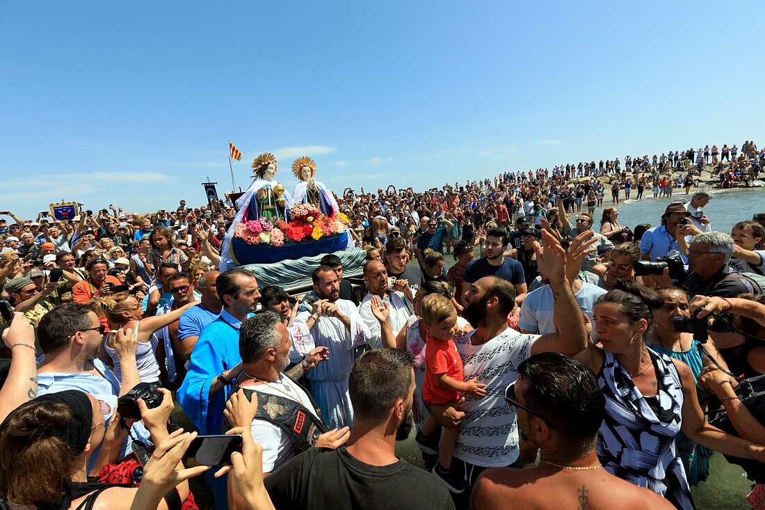 France, Bouches du Rhone, Camargue Regional Natural Park, Saintes Maries de la Mer, May pilgrimage, procession to the sea