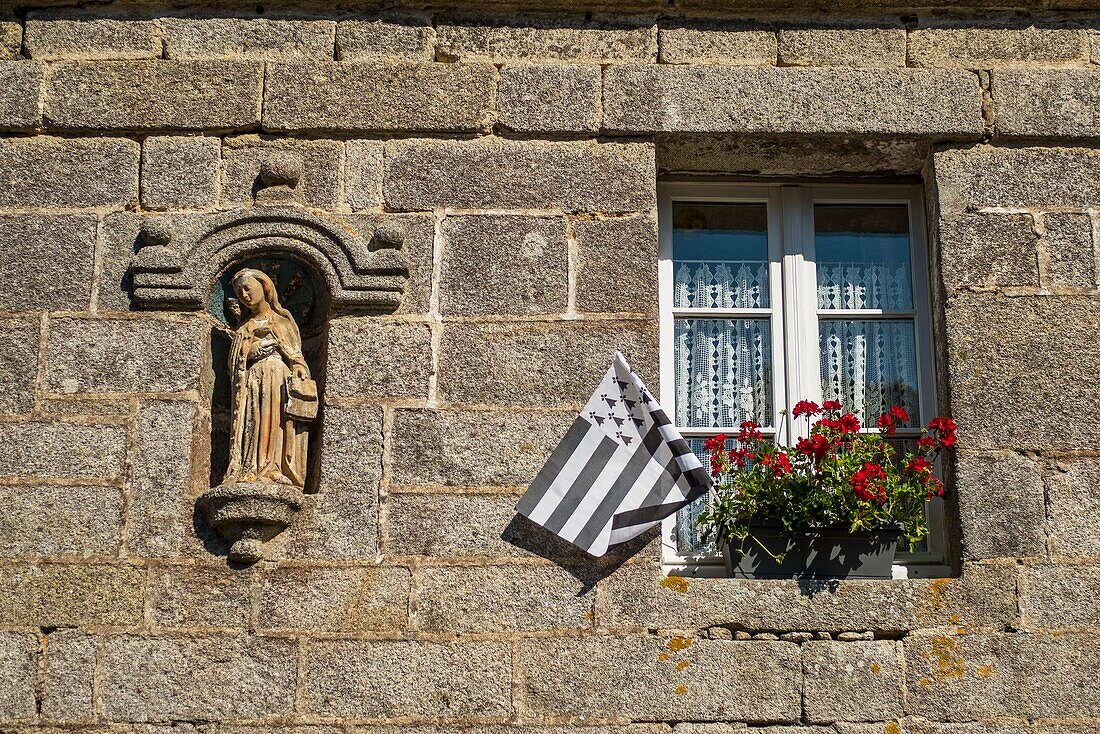 Frankreich, Finistere, Locronan mit dem Titel "Die schönsten Dörfer Frankreichs", traditionelle Steinhäuser