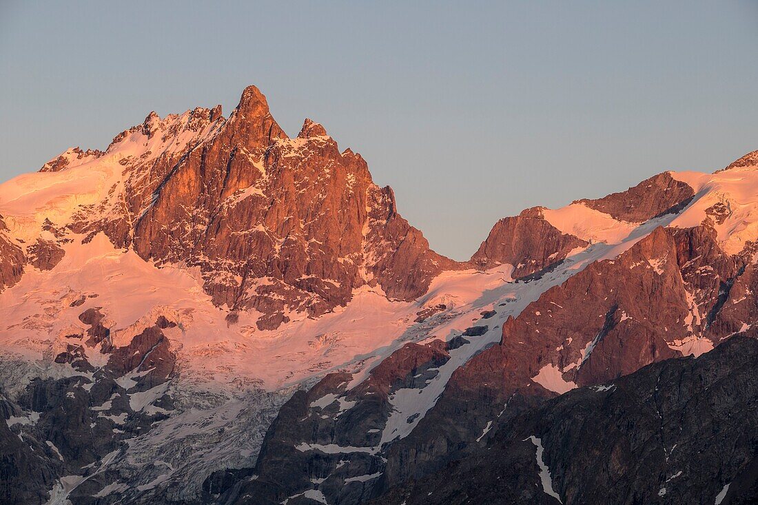 Frankreich, Hautes Alpes, Nationalpark Ecrins, der Grand Pic de La Meije (3983m) und sein Gletscher