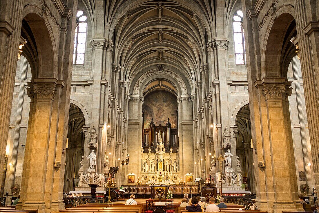 Frankreich, Morbihan, Golf von Morbihan, Sainte Anne d'Auray, Innenraum der Basilika von St. Anne