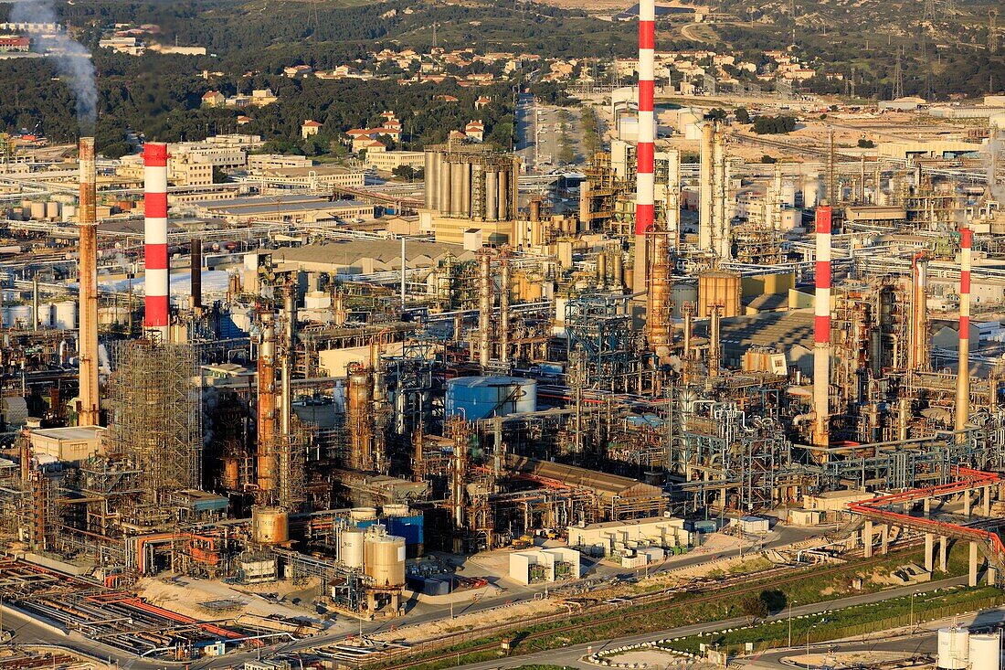 France, Bouches du Rhone, Cote Bleue, Martigues, Lavéra petrochemical site (aerial view)