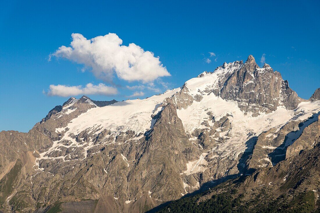 Frankreich, Hautes Alpes, Nationalpark Ecrins, der Tabuchet-Gletscher, rechts der Gletscher und der Grand Pic de La Meije (3983m) vom Emparis-Plateau aus gesehen
