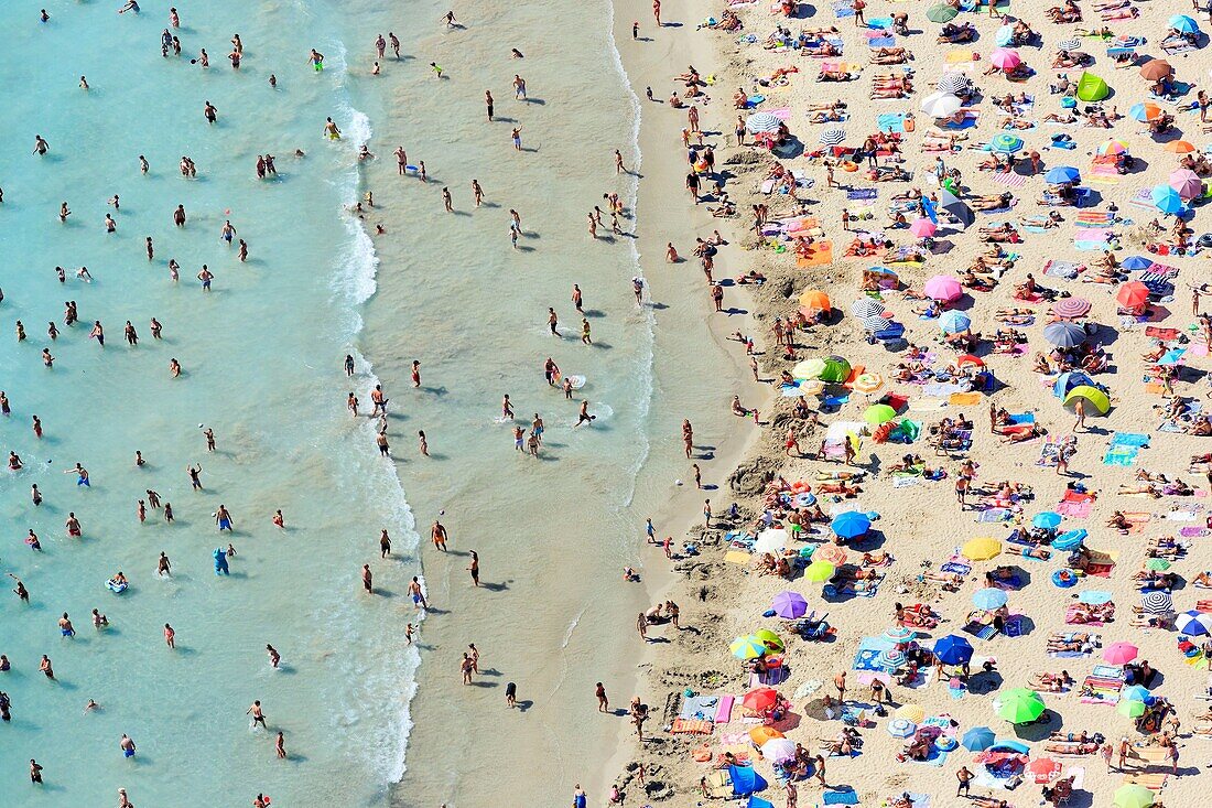 Frankreich, Bouches du Rhone, Blaue Küste, Martigues, Gebiet La Couronne Vieille, Bucht von Sainte Croix, Strand von Sainte Croix (Luftaufnahme)