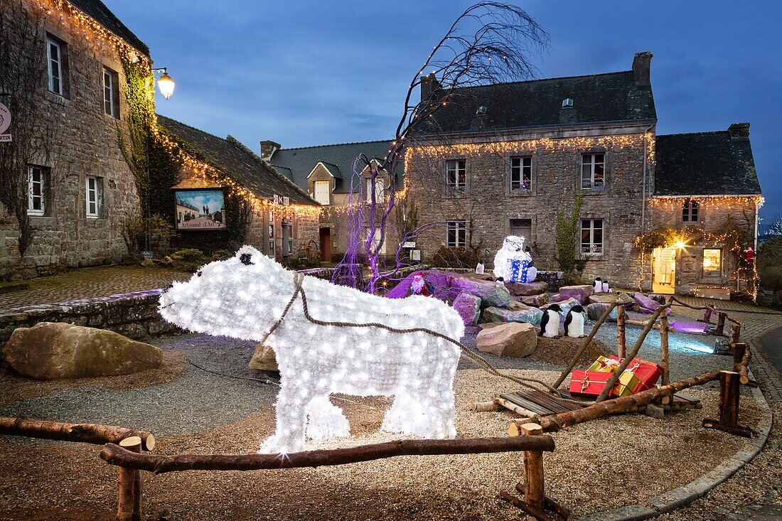 Frankreich, Finistere, Locronan, Der weihnachtliche Lichtermarkt von Locronan in einem der schönsten französischen Dörfer