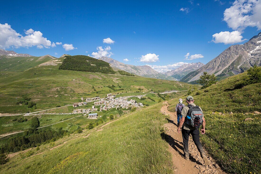 France, Hautes Alpes, Ecrins National Park, Le Chazelet village, hikers on the GR 50 GR 54