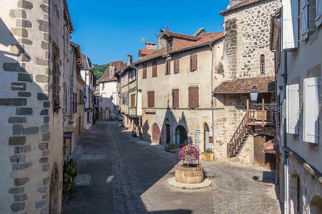 Frankreich, Corrèze (19), vallée de la Dordogne, Beaulieu-sur-Dordogne, Straße Sainte Catherine