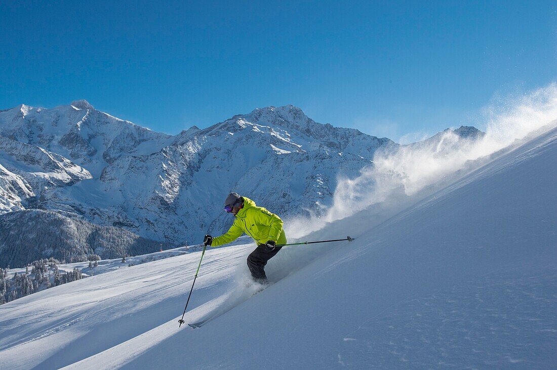 Frankreich, Haute Savoie, Massiv des Mont Blanc, die Contamines Montjoie, das Skifahren abseits der Pisten in der Nähe der Skipisten