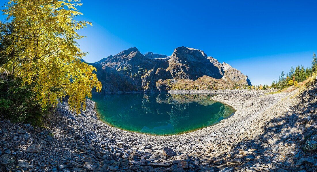 France, Isere, Ecrins National Park, Veneon valley, Lauvitel lake (alt : 1530m) on the GR 54 hiking trail