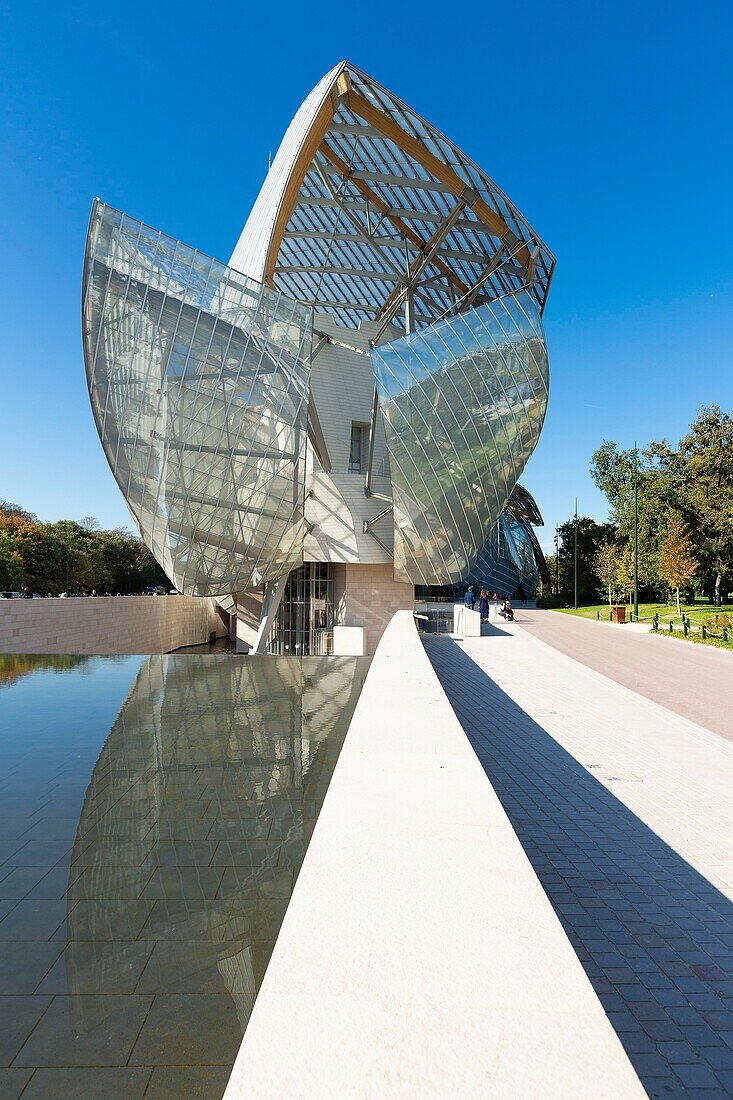 France, Paris, Bois de Boulogne, Fondation Louis Vuitton by Frank Gehry, the Jardin d'Aclimatation and the Bois de Boulogne