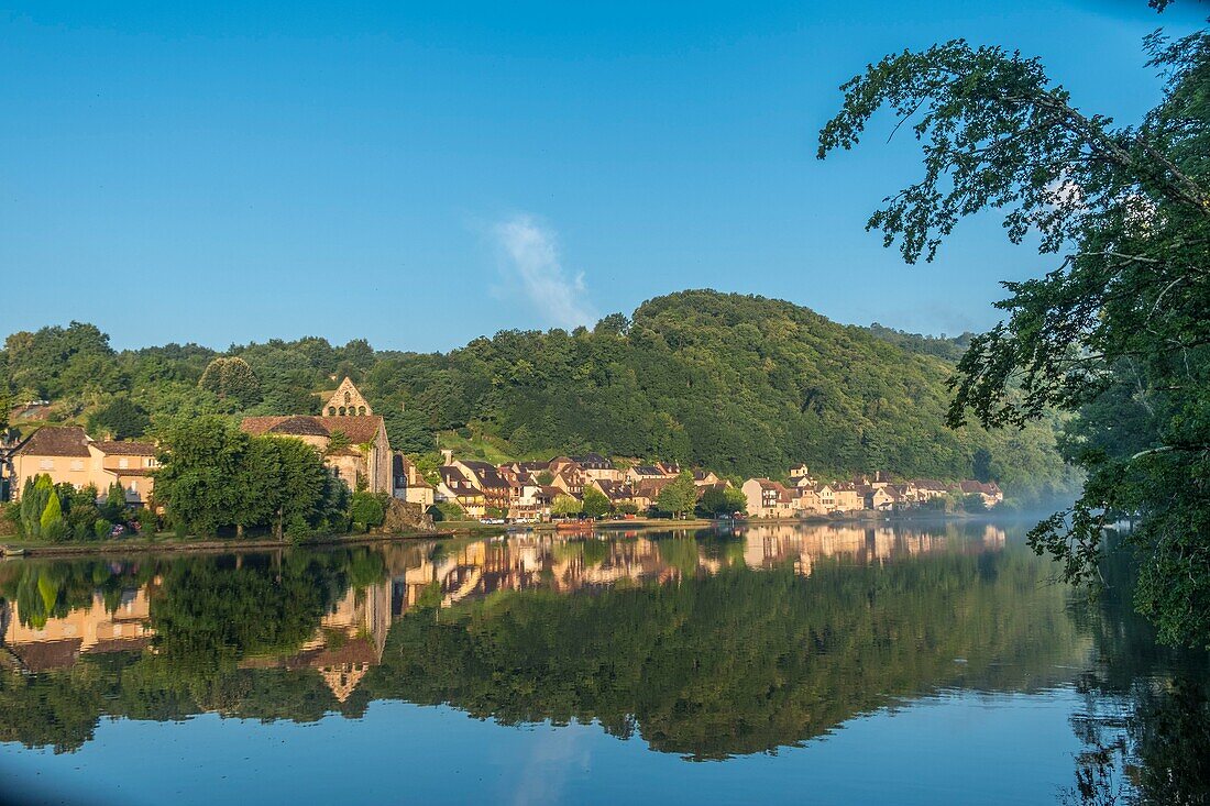 Frankreich, Correze, Dordogne-Tal, Beaulieu sur Dordogne, Büßerkapelle am Ufer der Dordogne