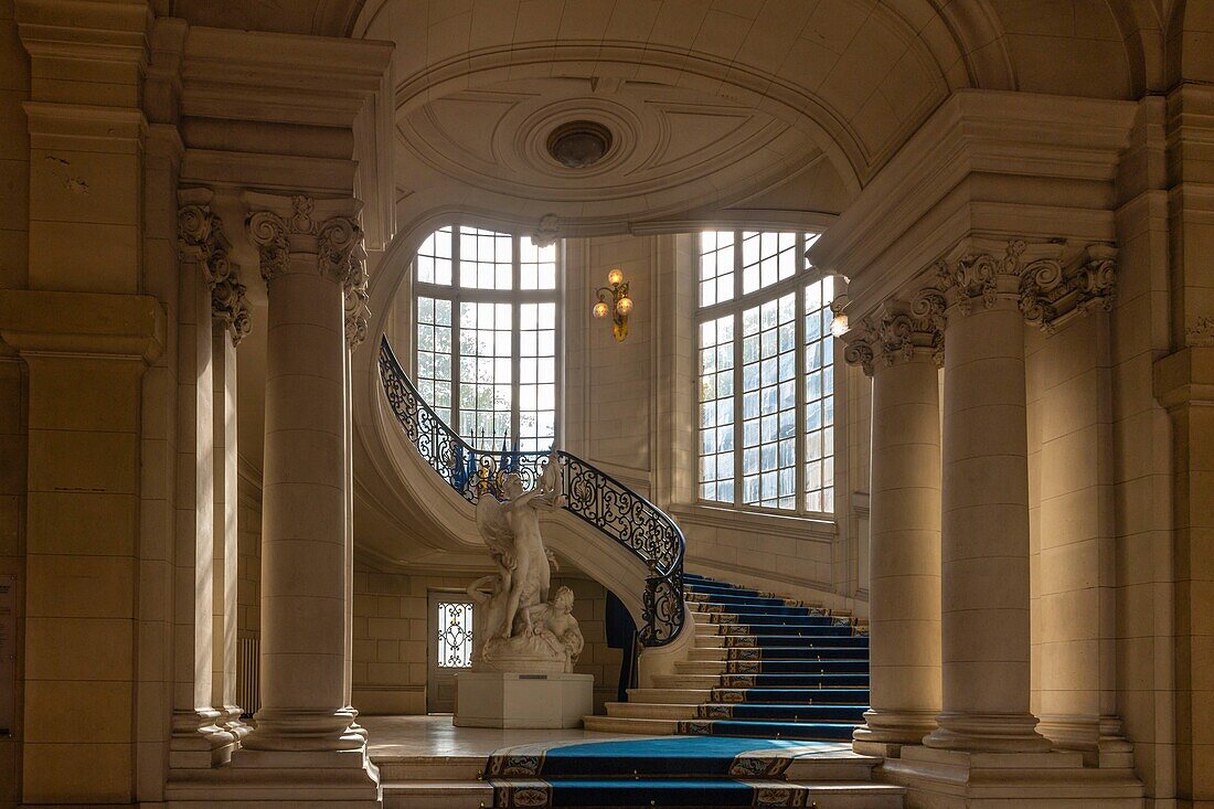 France, Yvelines, Versailles, city hall stairs