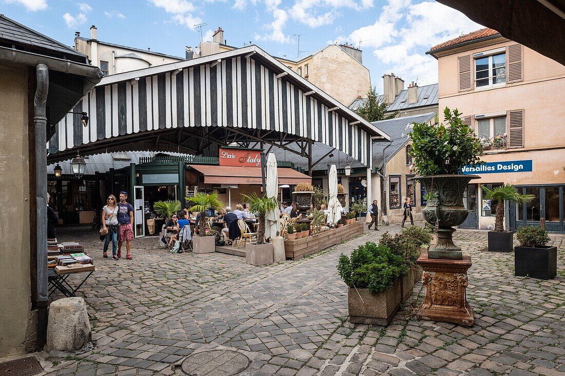 France, Yvelines, Versailles, passage de la geôle, antique shops' district