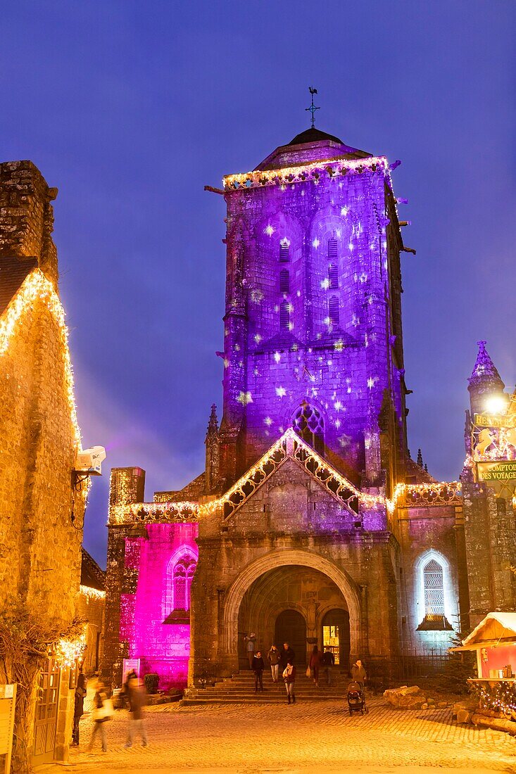 Frankreich, Finistere, Locronan, Der weihnachtliche Lichtermarkt von Locronan in einem der schönsten französischen Dörfer