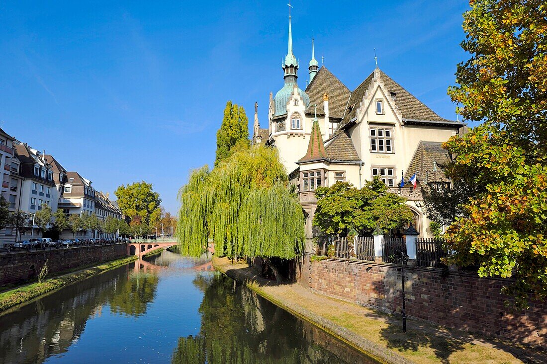 Frankreich, Bas Rhin, Straßburg, Neustadt als UNESCO-Weltkulturerbe, Rue des Pontonniers, Internationales Gymnasium Pontons, Illr iver