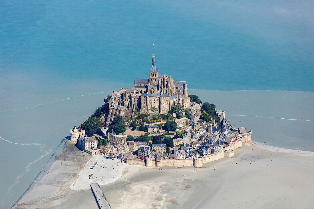 Frankreich, Manche, Le Mont Saint Michel, von der UNESCO zum Weltkulturerbe erklärt, Mont Saint Michel (Luftaufnahme)