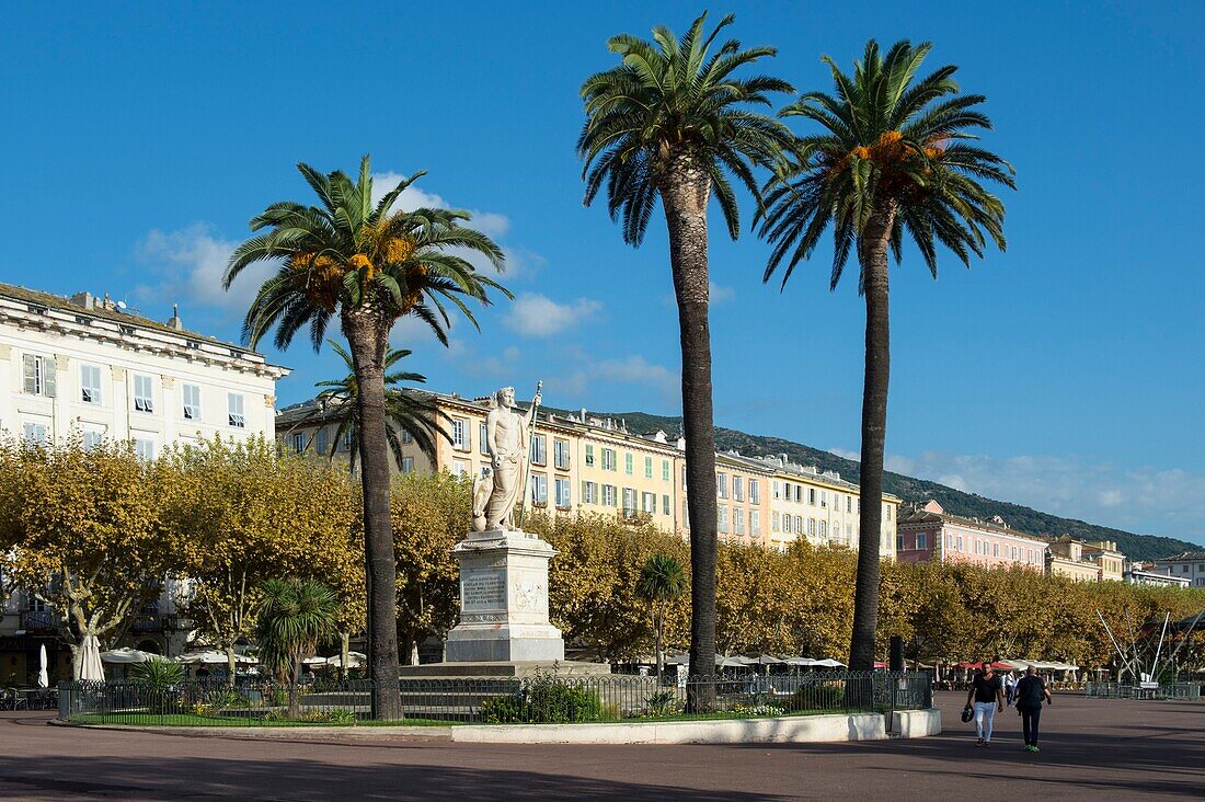 Frankreich, Haute Corse, Bastia, auf der place saint Nicolas, die Statue Napoleons im römischen Stil