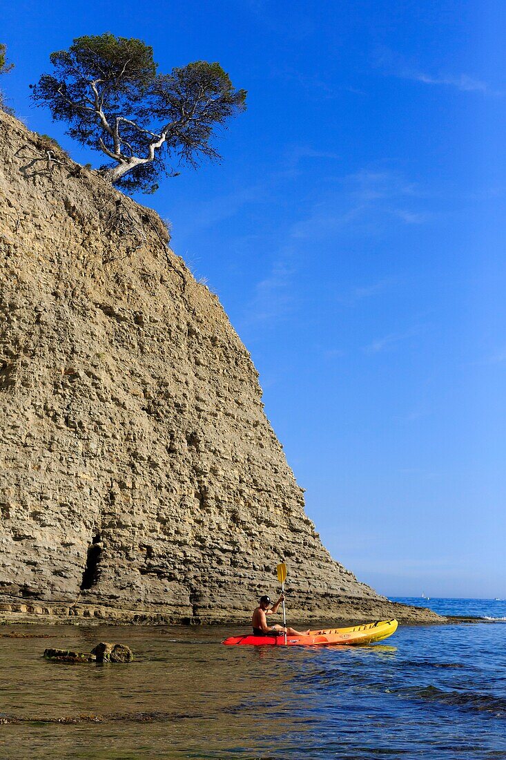 France, Bouches du Rhone, La Ciotat, Le Liouquet area, kayaking