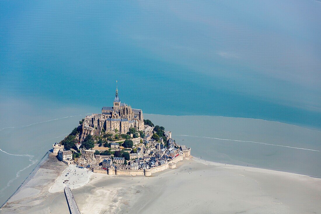 Frankreich, Manche, Le Mont Saint Michel, von der UNESCO zum Weltkulturerbe erklärt, Mont Saint Michel (Luftaufnahme)