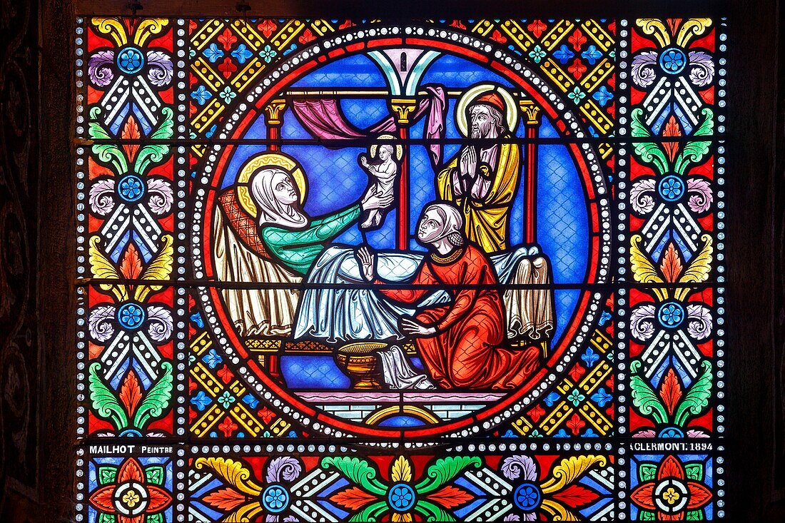 Frankreich, Puy de Dome, Issoire, romanische Kirche Saint Austremoine, Detail der Glasmalerei, die Geburt Mariens