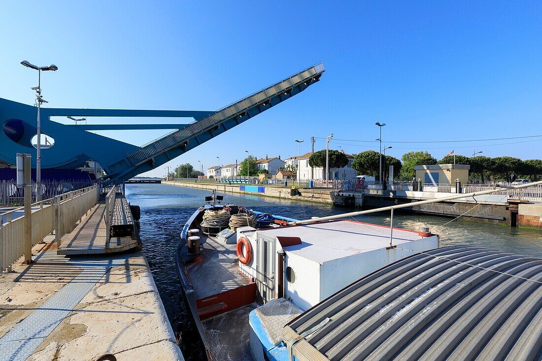 France, Bouches du Rhone, Port Saint Louis du Rhone, quai Bonnardel, écluse