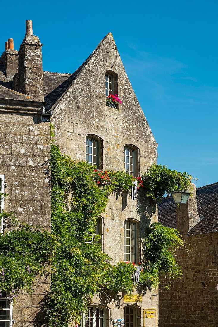 Frankreich, Finistere, Locronan mit dem Titel "Die schönsten Dörfer Frankreichs", traditionelle Steinhäuser