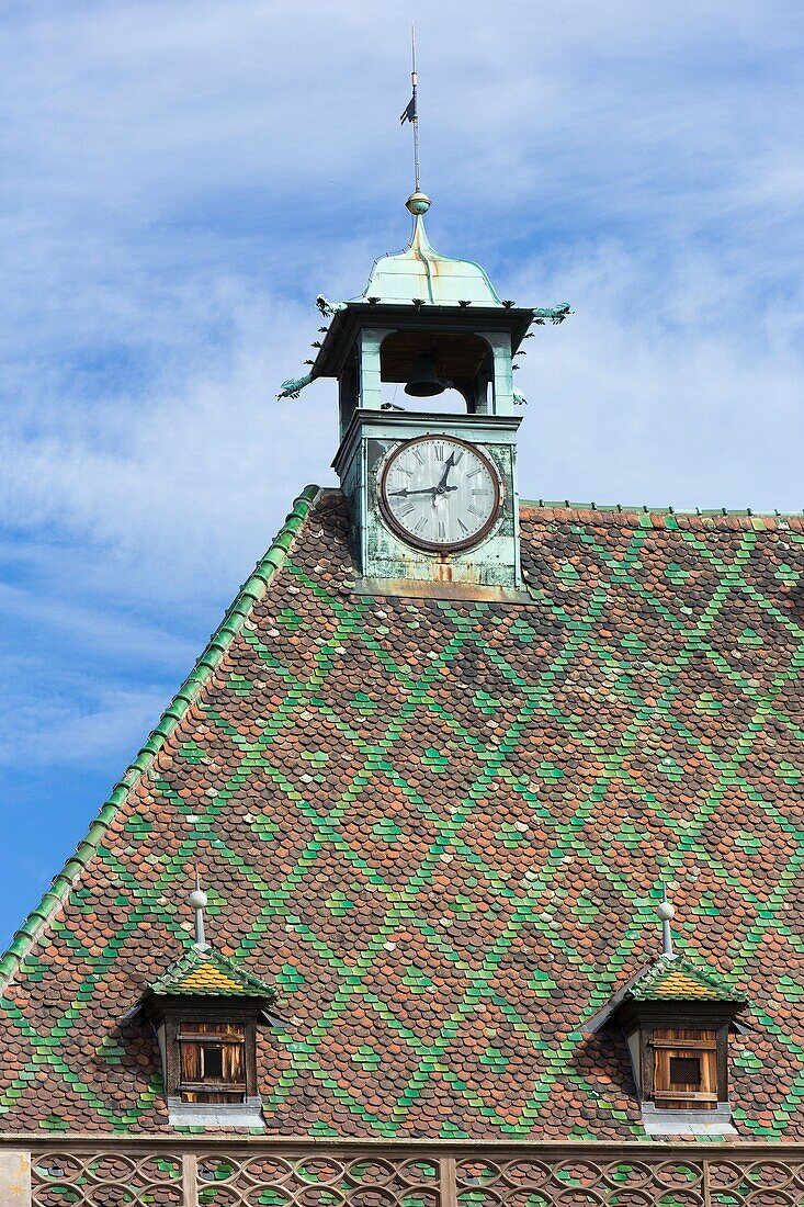 France, Haut Rhin, Route des Vins d'Alsace, 15th century former custom building (Koifhus), the tiled roof