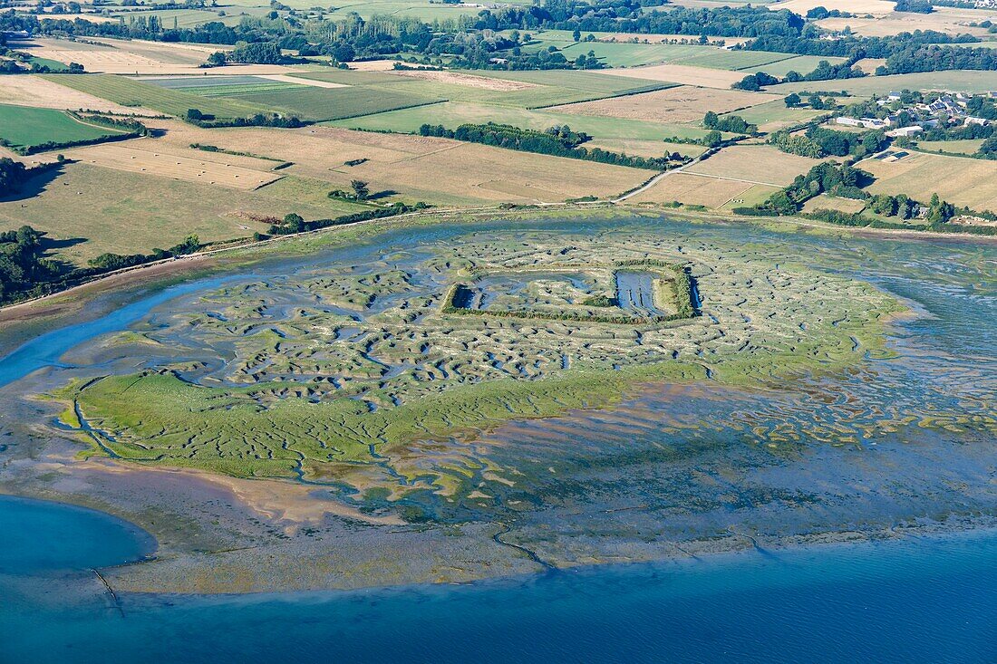 Frankreich, Ille et Vilaine, La Ville es Nonais, Oppidum am Fluss Rance (Luftaufnahme)