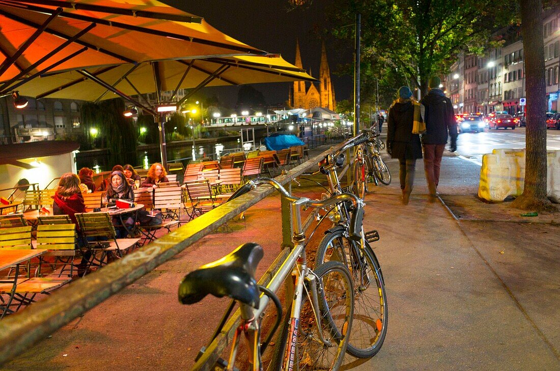 Frankreich, Bas Rhin, Straßburg, Altstadt auf der Liste des UNESCO-Weltkulturerbes, Bars am Quai des Bateliers