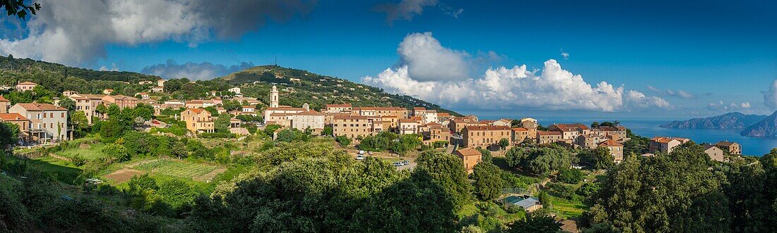Frankreich, Corse du Sud, Porto, Golf von Porto, von der UNESCO zum Weltkulturerbe erklärt, Panoramablick auf das Dorf Piana, das zu den schönsten Dörfern Frankreichs zählt