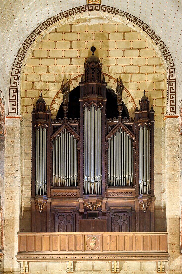 France, Puy de Dome, Issoire, roman church of Saint Austremoine, organ in tribune of Claude Ignace Callinet (1870), grand organ of 33 games on three keyboards and pedals of the romantic style of the time