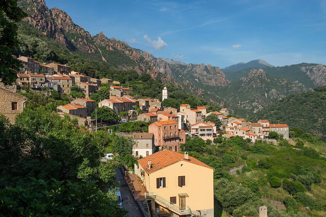 Frankreich, Corse du Sud, D 84, regionaler Naturpark, Ota, Gesamtansicht des Dorfes