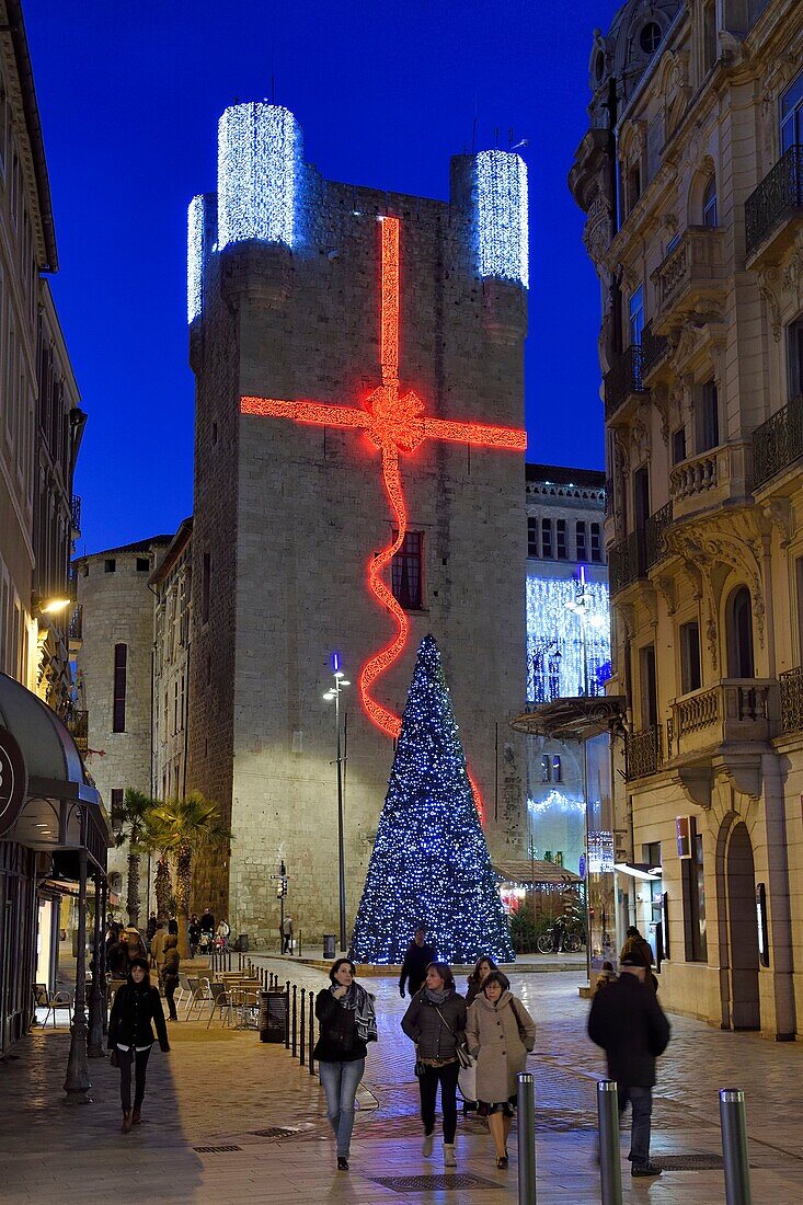 Frankreich, Aude, Narbonne, Kathedrale von Narbonne (Cathédrale Saint Just et Saint Pasteur de Narbonne) mit Weihnachtsschmuck
