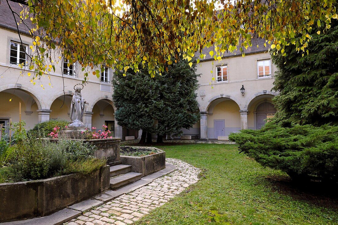France, Jura, Poligny, rue Pasteur, Hotel-Dieu, the cloister