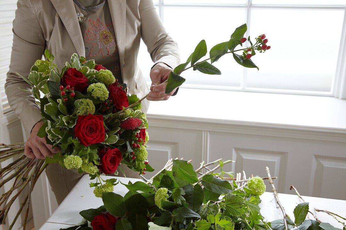 Making floral bouquet