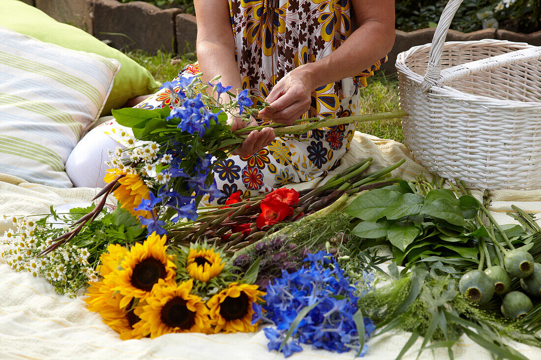 Making summer bouquet