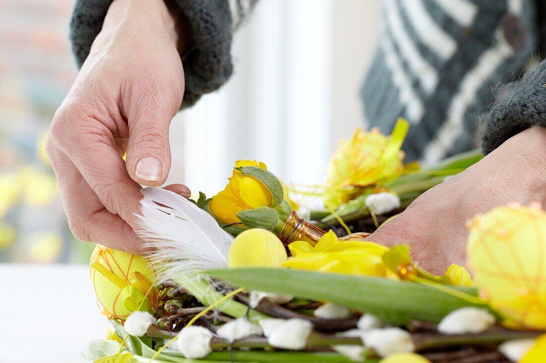 Making easter wreath