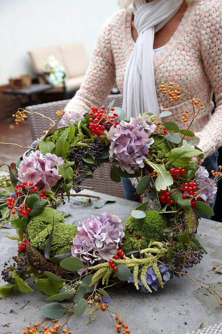 Making autumn wreath