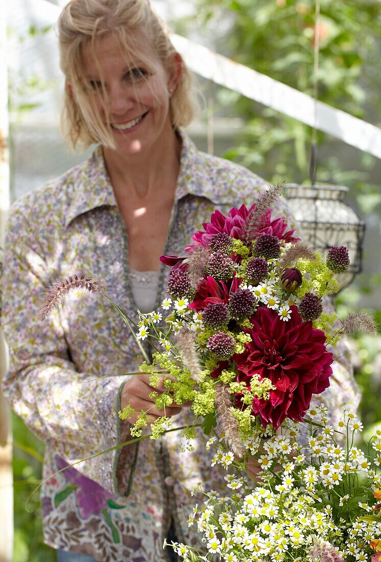 Making summer bouquet