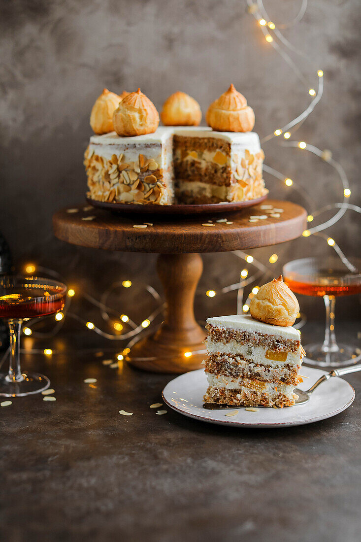 Small carrot cake with profiteroles