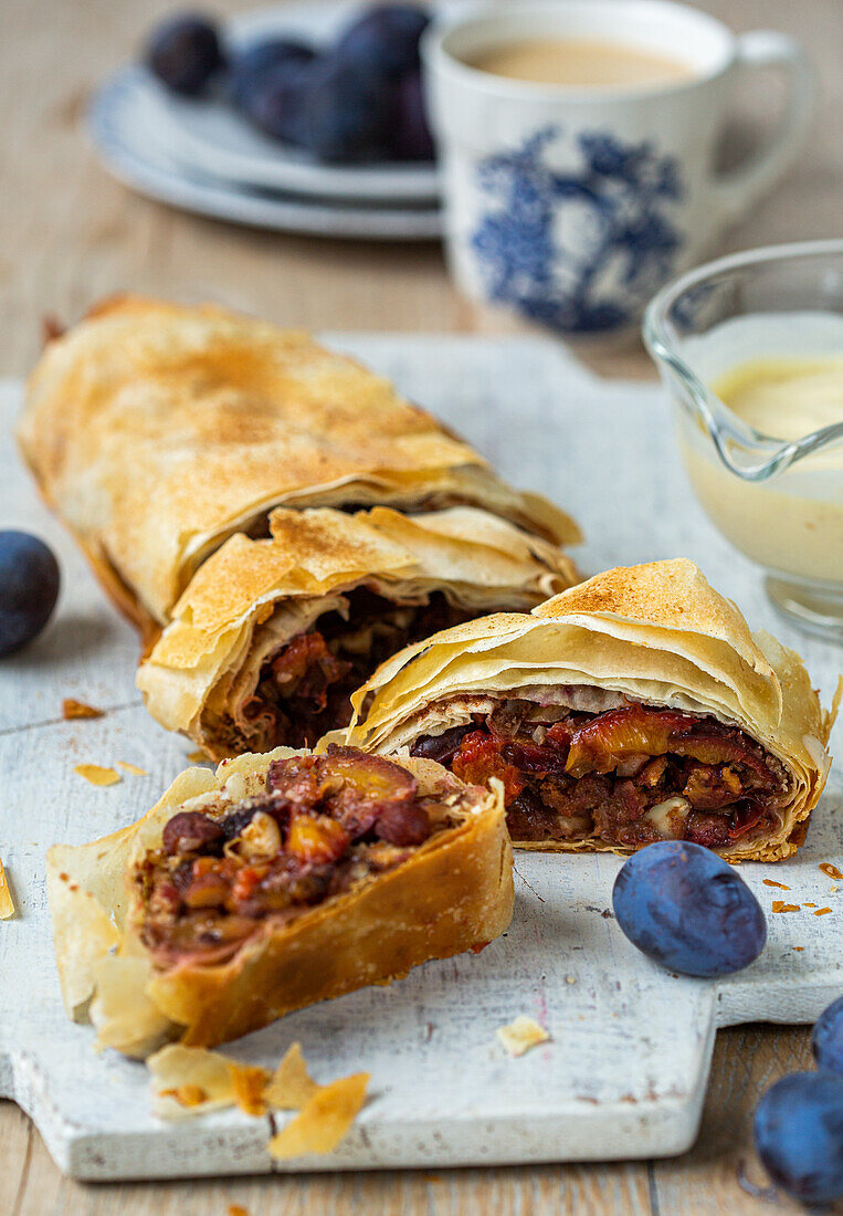 Plum strudel with hazelnuts