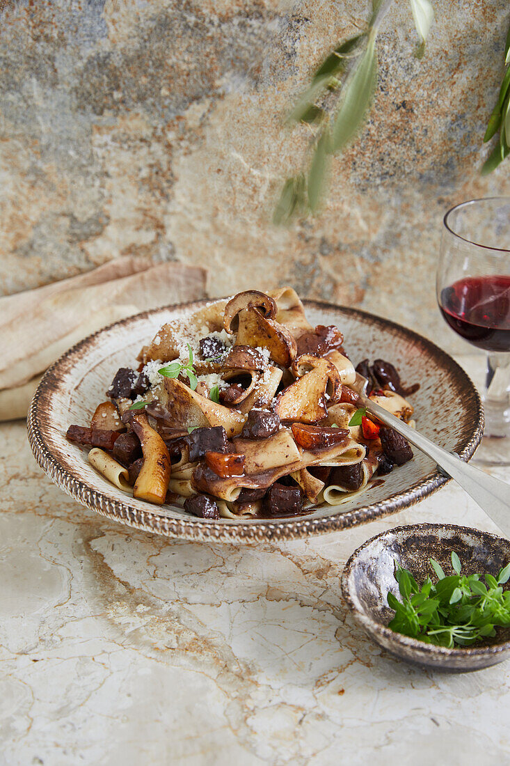 Pappardelle al Cinghiale mit getrockneten Aprikosen